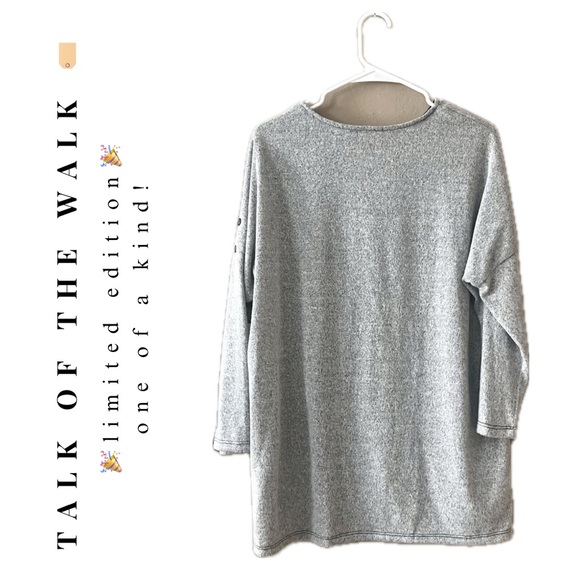 (top) 🏷️ 🆕🎉 gray knit flower tunic with side slits & flower - Picture 4 of 12